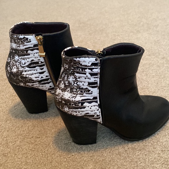 Black bootie - Picture 4 of 6